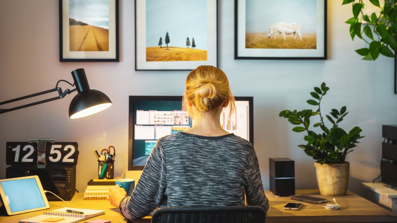 Women use flexible work more often, but men have greater access to hybrid roles, report finds