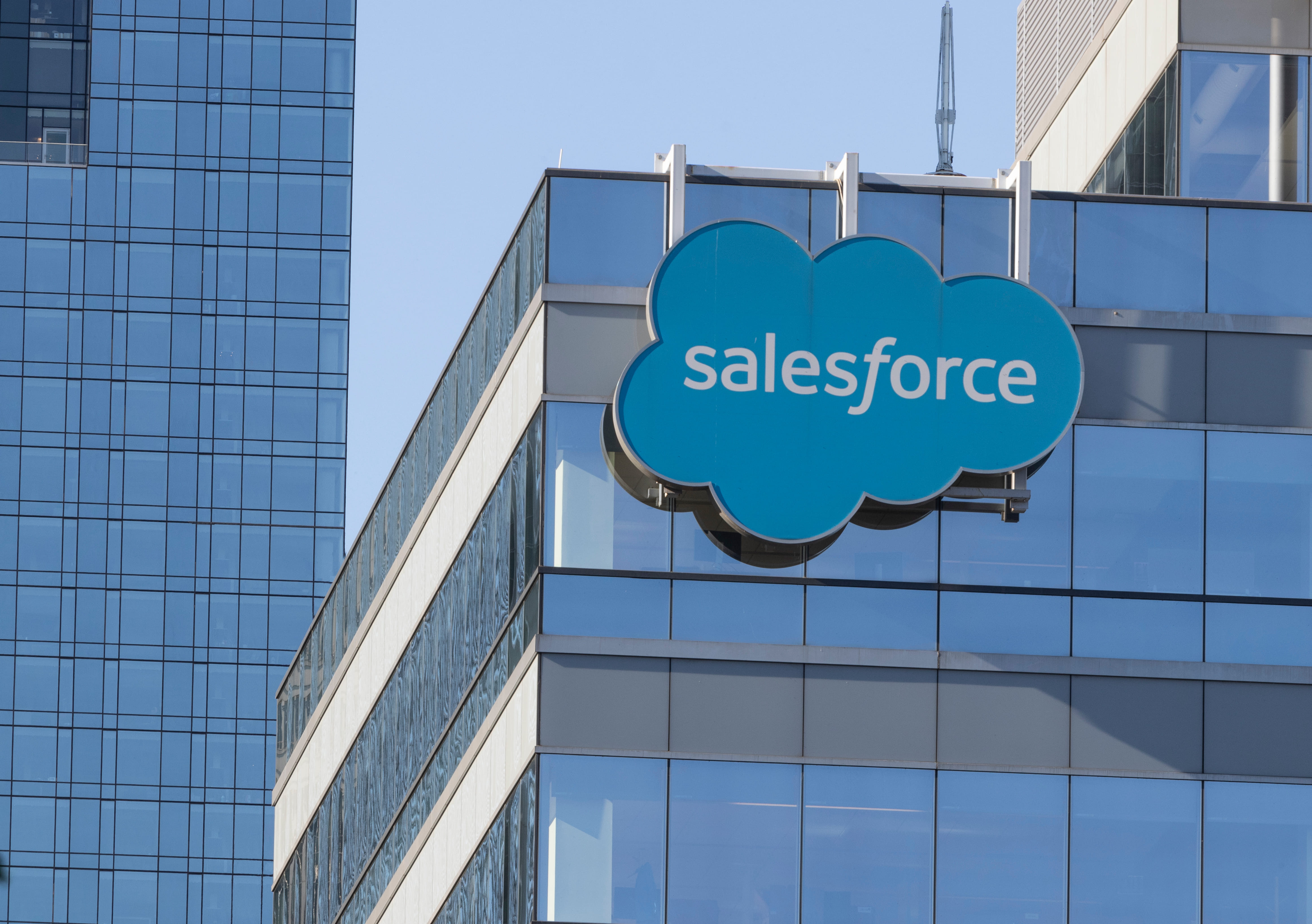 Salesforce halts raises for senior employees while boosting bonuses up to 140%