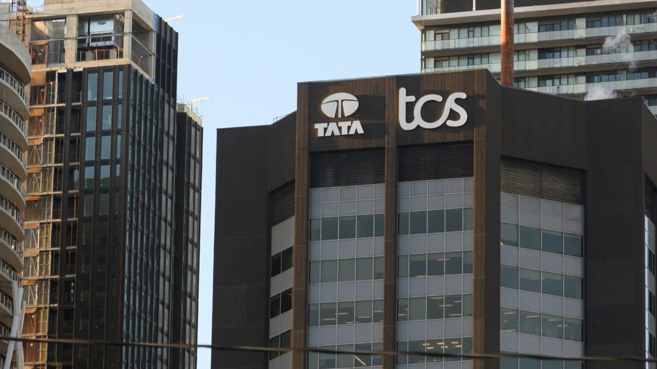 TCS hikes variable pay for seniors, keeps 100% bonus for juniors