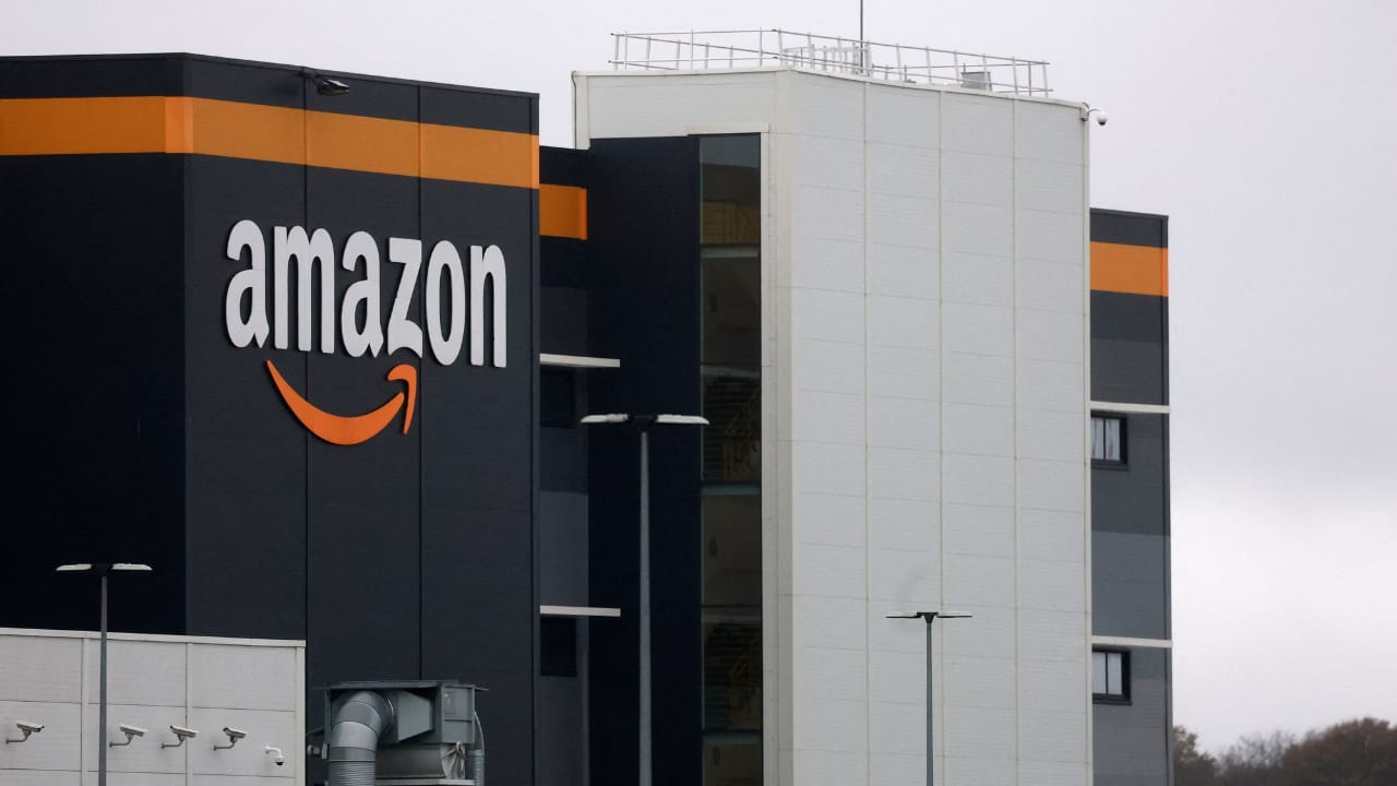 As Amazon bets big on AI, staff tell CEO the company is “drifting off course”