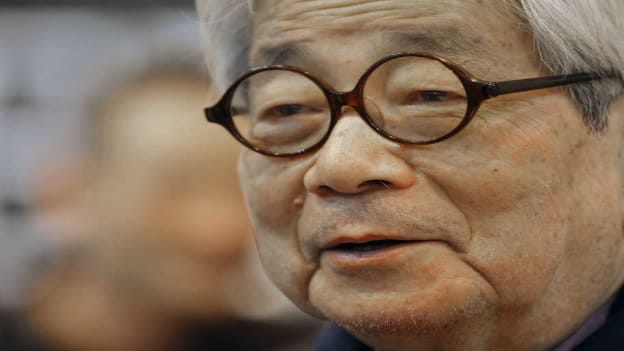 Nobel laureate & anti-war writer Kenzaburo Oe dies