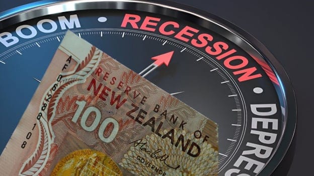 Record number of New Zealanders leaving country amid economic woes – What it means for job market