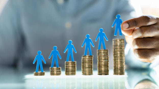 Full-time employee hiring declines by 17.23%, while HR salaries surge by 8.90%: Survey