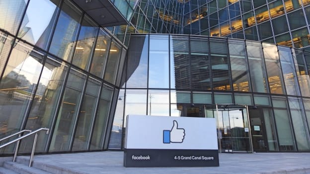 Facebook names first members of oversight board