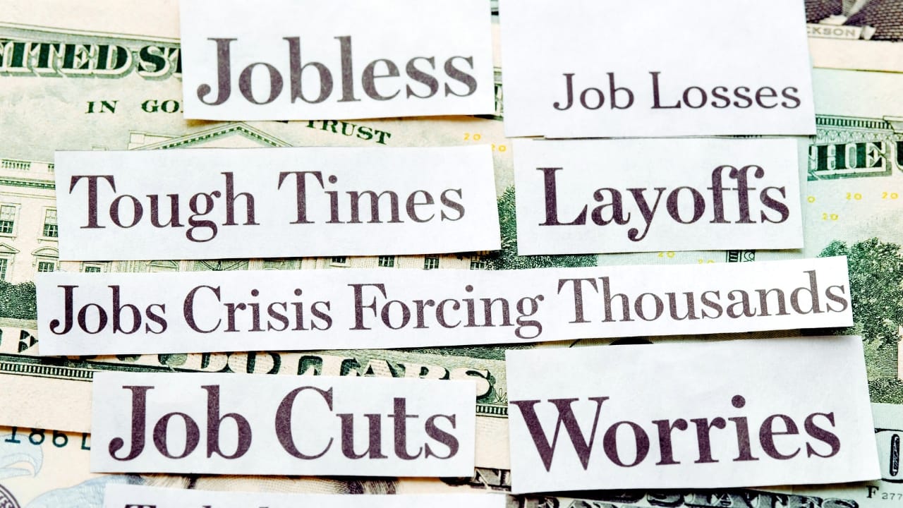 GM puts 900 workers on indefinite lay-off amid production pause