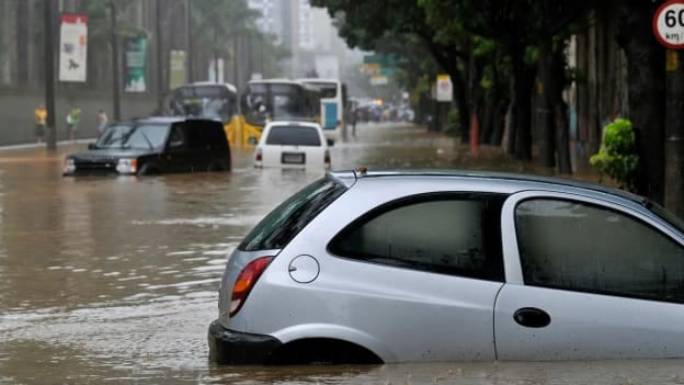 Thousands in Australia evacuate due to flash floods