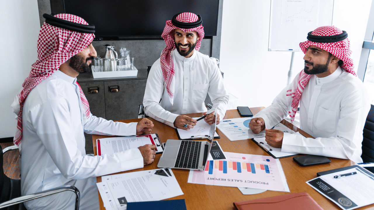 Saudi companies hire more nationals as expatriate numbers fall, Jisr report