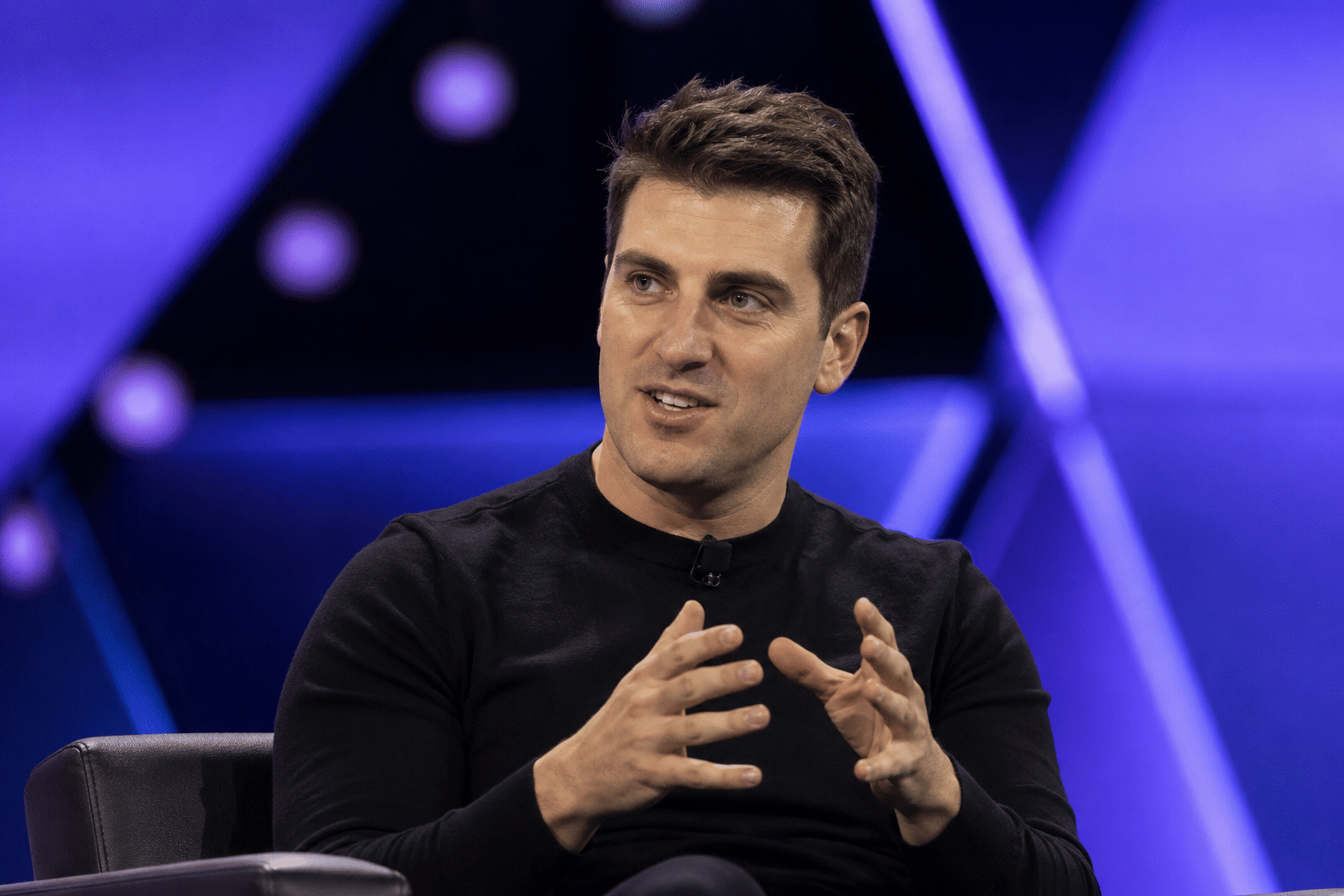 Airbnb CEO eyes new AI lab