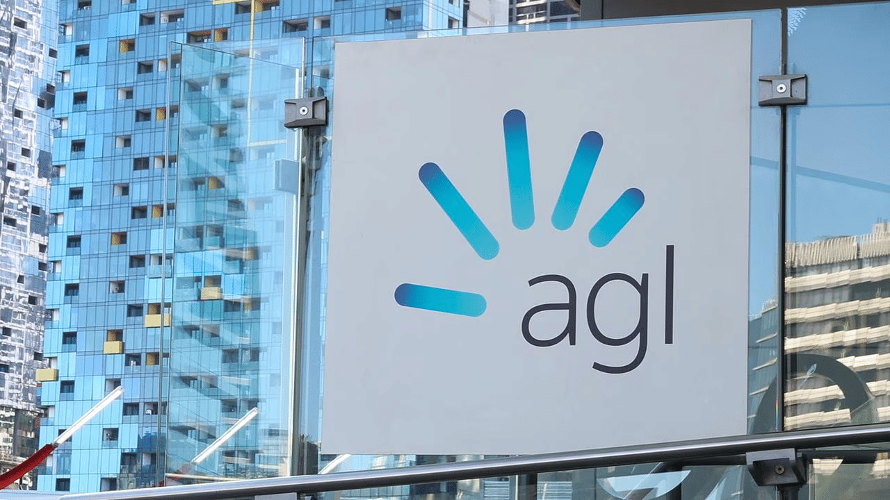 AGL to cut 300 jobs amid energy transition; unions raise alarm