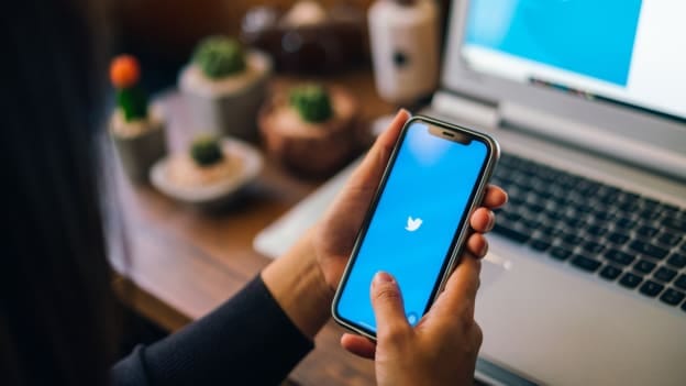 Twitter’s mass layoff begins today amid chaos and confusion