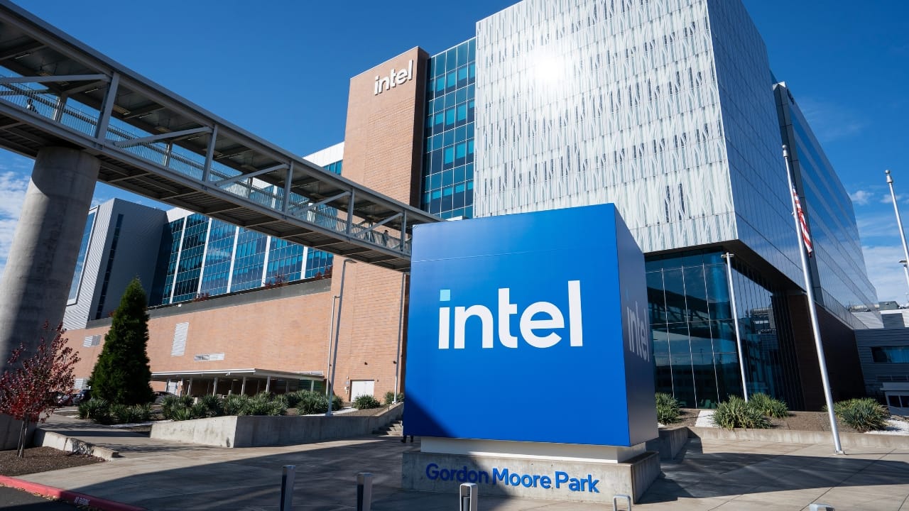 Intel signals AI comeback with new chip launch next year