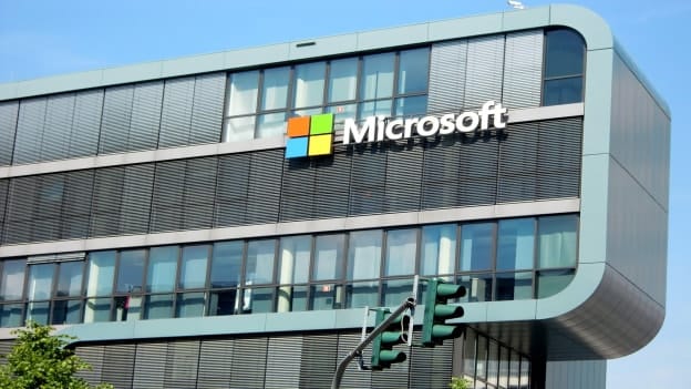 Microsoft to reopen select US facilities fully