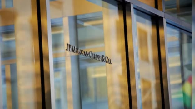 JPMorgan Chase begins layoff despite record profits