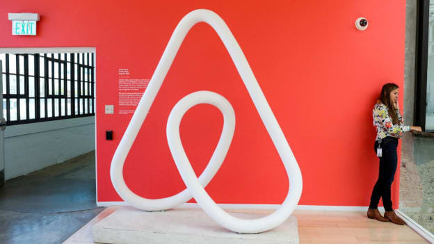 Airbnb lays off 30% of its recruiting staff