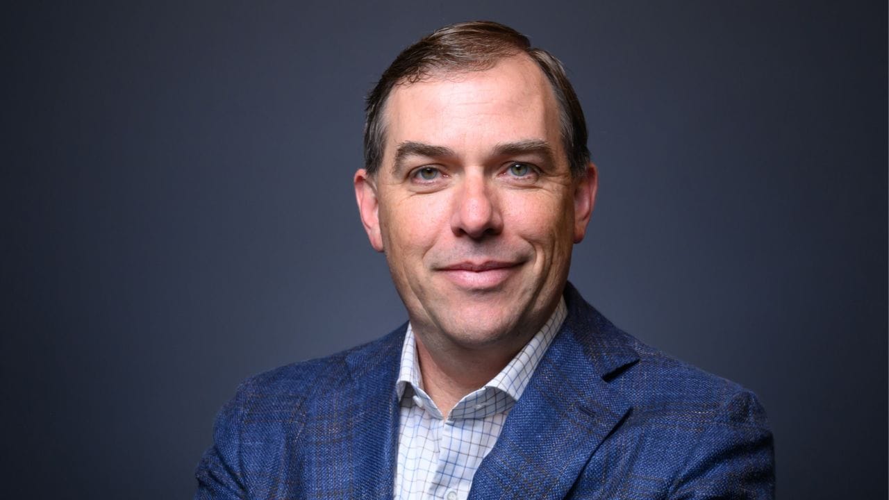 After 30,000 layoffs, Amazon says it will hire 11,000 engineers in 2026