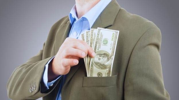 Who won the CEO pay race in 2023?