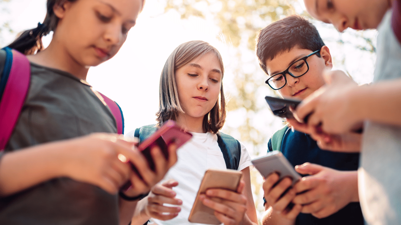 Australia expands social media ban for under-16s, adding Reddit and Kick