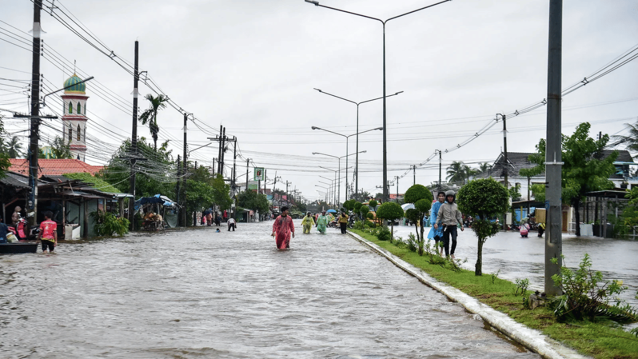 Thailand’s labour market softens in Q3 as severe flooding hits farm employment