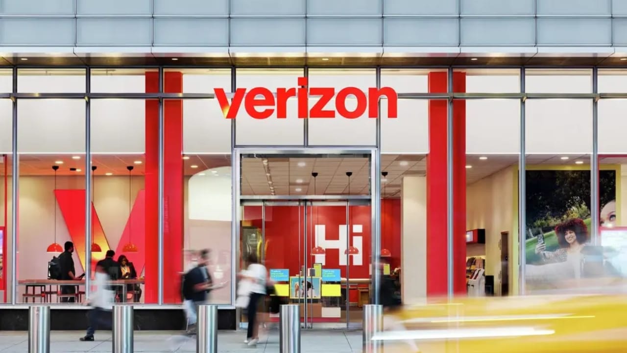Verizon plans 15,000 layoffs as it shifts stores to franchises