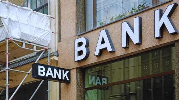 Banks to reduce workforce by 200,000 employees amid AI advancements