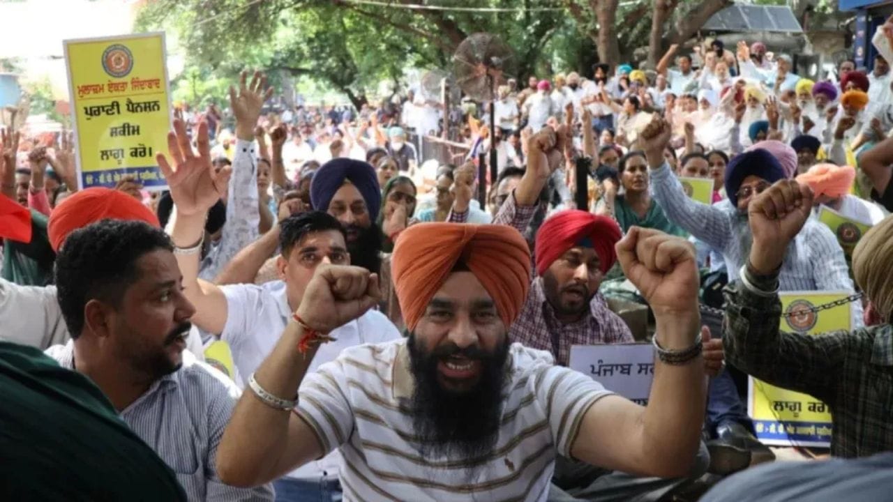 Punjab govt orders 'no work, no pay' as employees extend strike over DA dues
