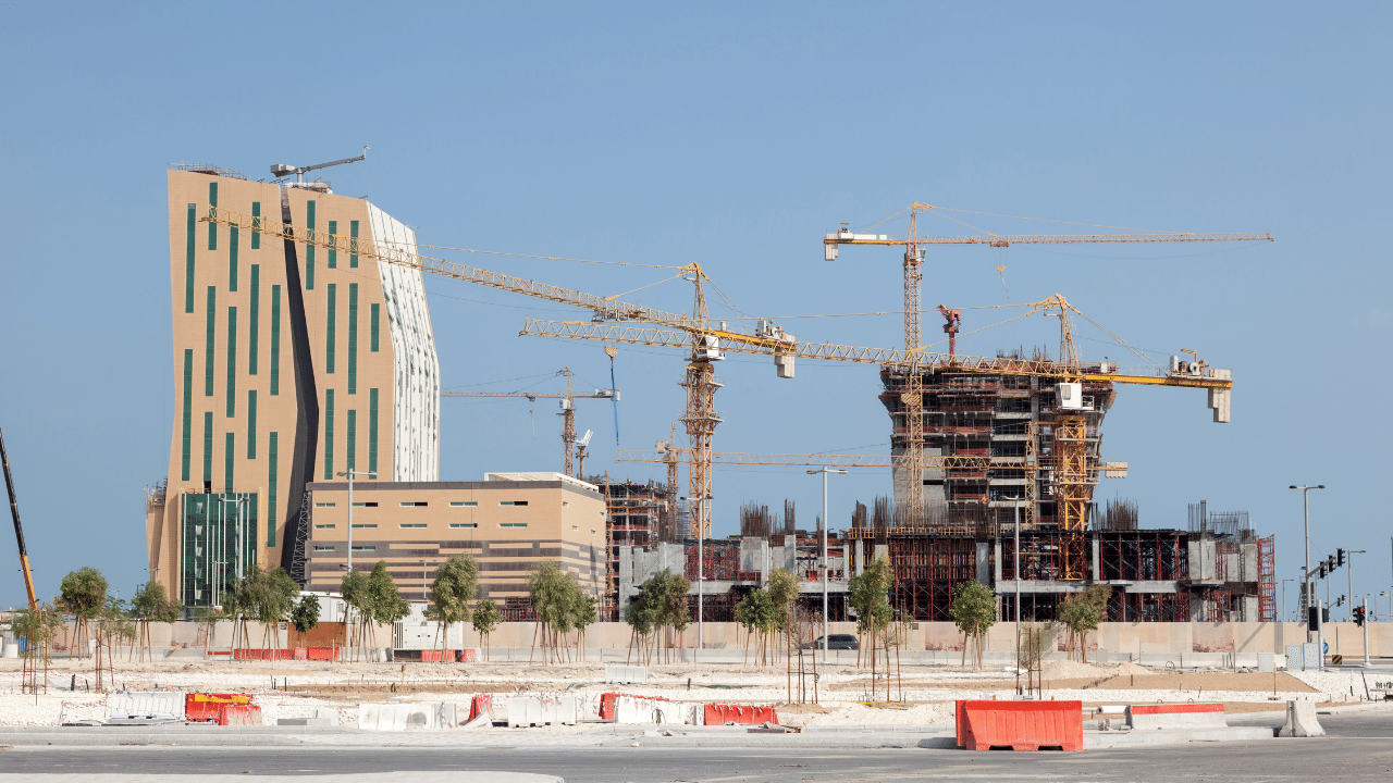Qatar construction sector focuses on worker participation, wages and safety