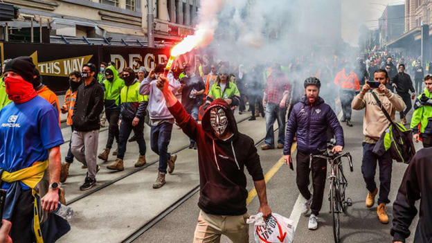 Anti-vaxx riots force Melbourne construction sites closure