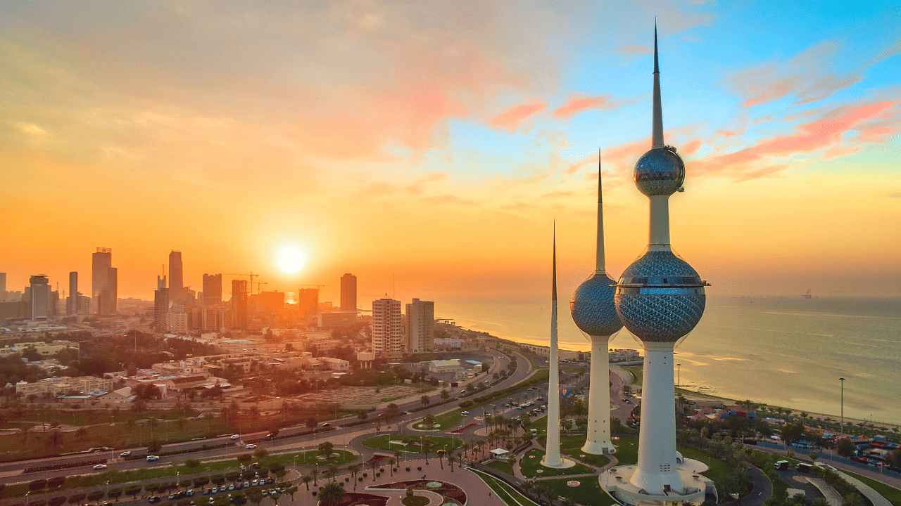 Kuwait warns private firms over salary delays, tightens wage monitoring