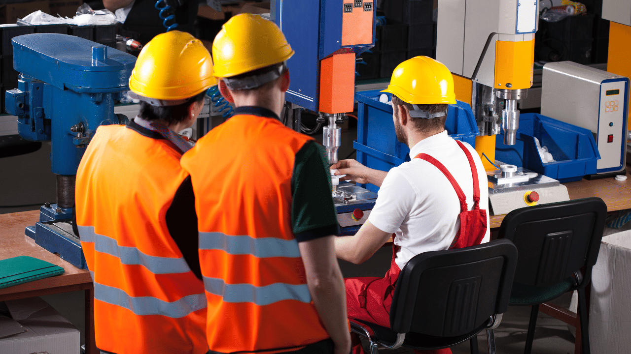 Three forces set to disrupt the global labour market, report warns