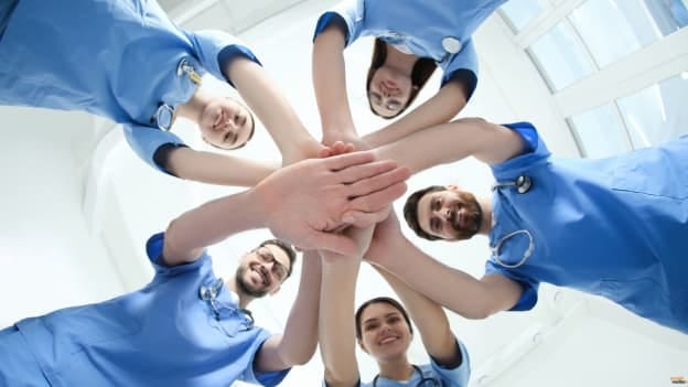 Singapore: Ministry of Health prescribes pay raise for healthcare workers