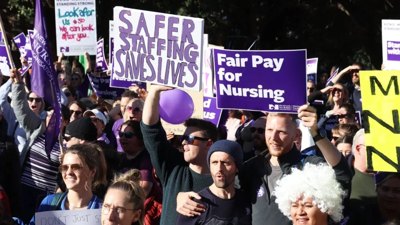 Nearly 10,000 New Zealand public servants to strike over pay