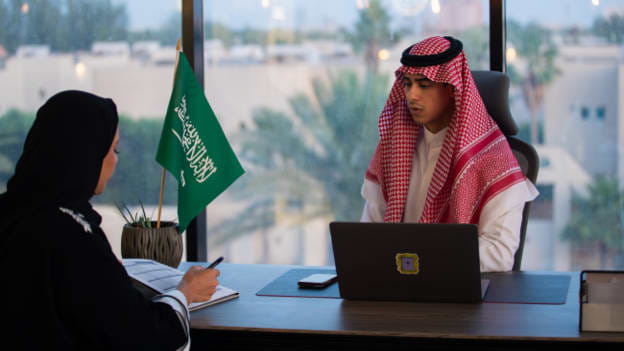 Saudi HR Ministry makes wage protection stricter to track down all unreasonable transfers