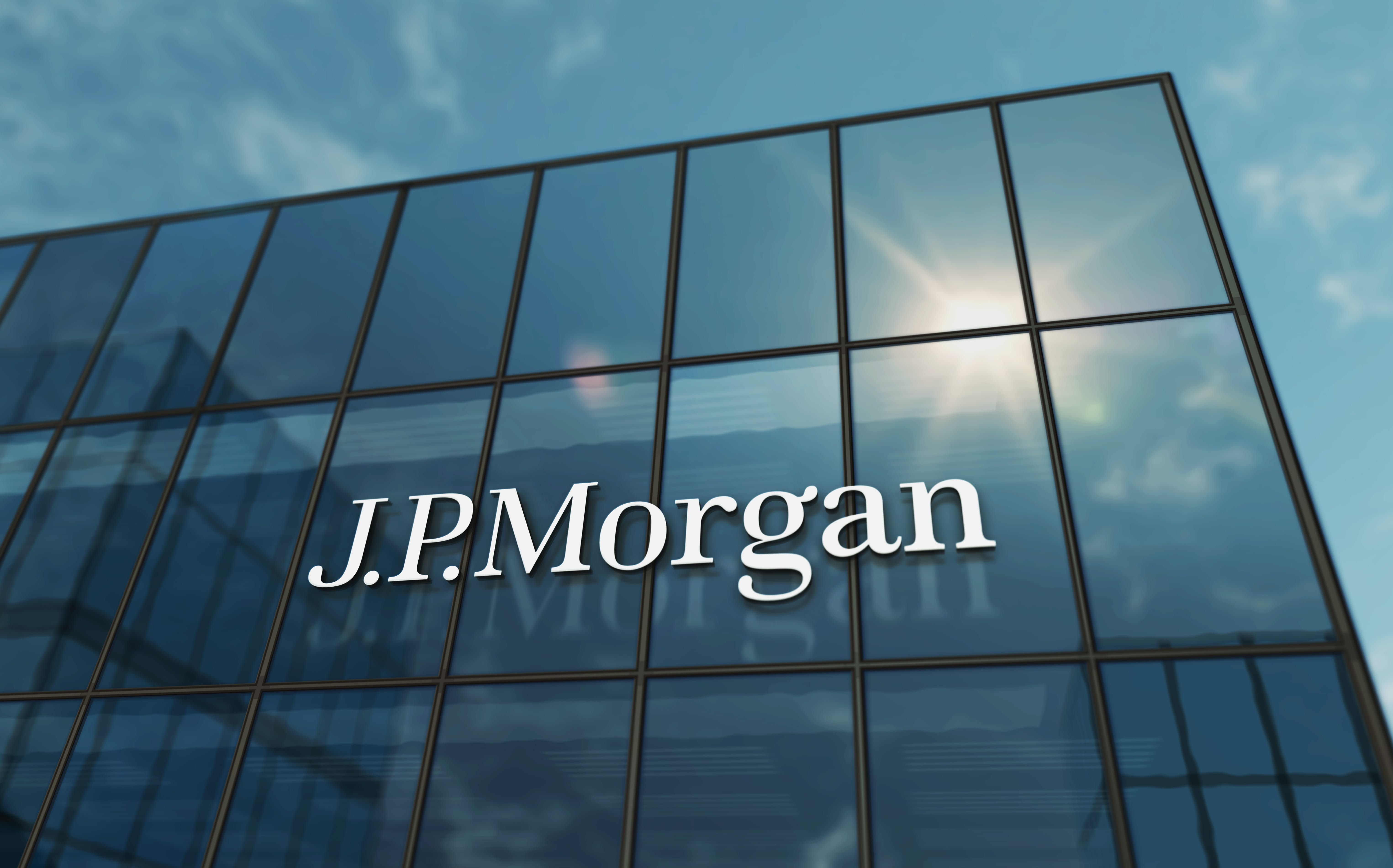 JPMorgan turns to digital tracking to monitor junior bankers’ long work hours