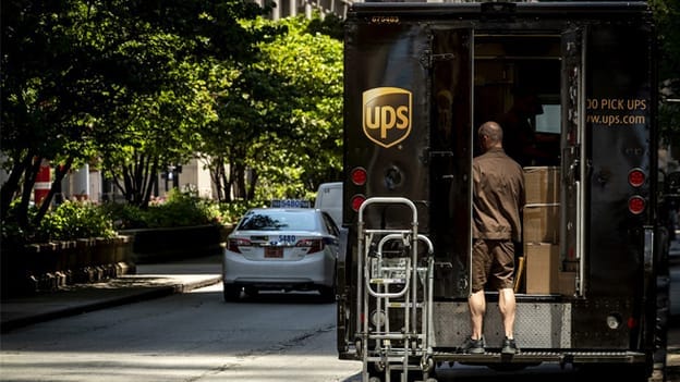 UPS to hire over 100,000 for holiday season