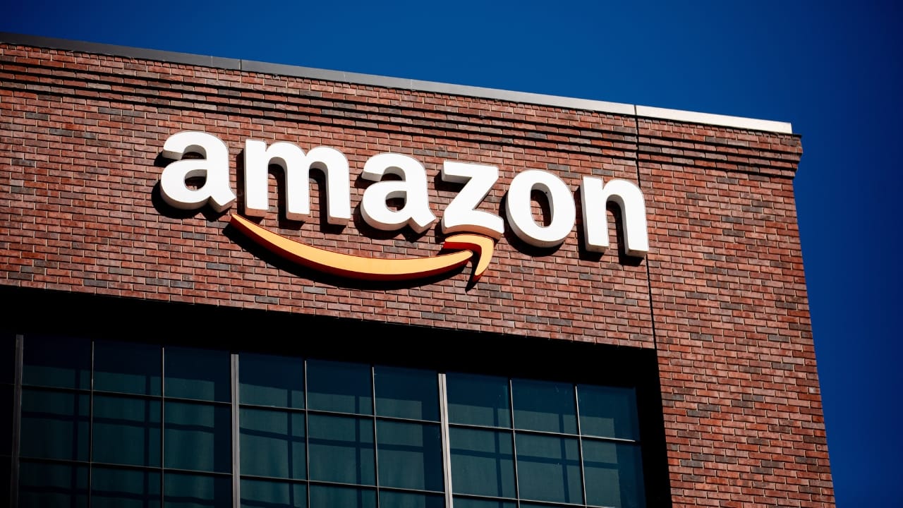 Amazon cuts phone allowance if staff use devices for personal calls
