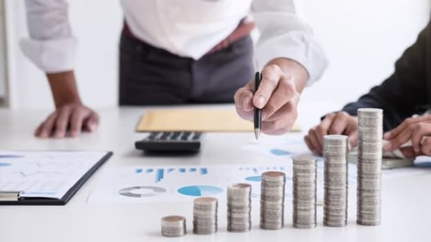 Effective Approaches to Crafting Competitive Compensation Packages for Talent Attraction and Retention