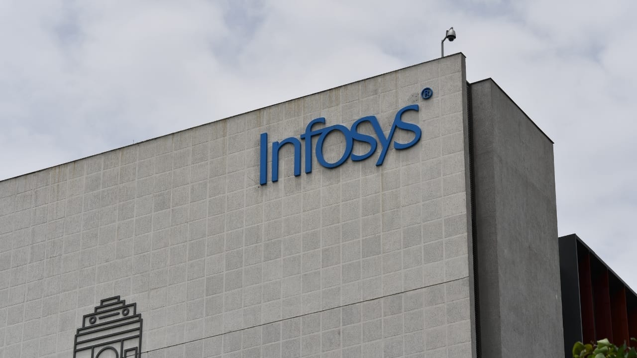 Infosys adds over 8,000 employees in Q2 as IT peers shed jobs