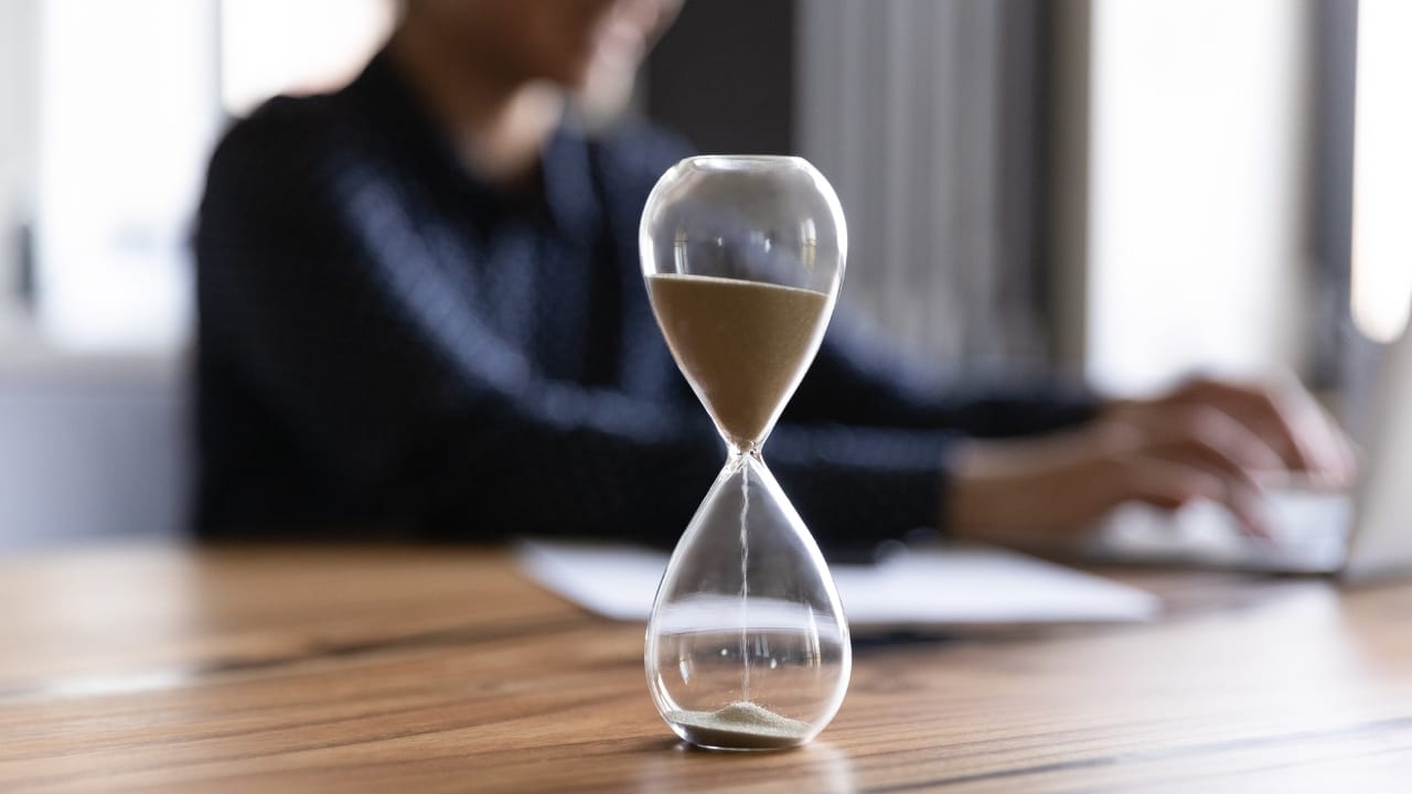 Clock botching: Know about this new workplace trend and its hidden costs