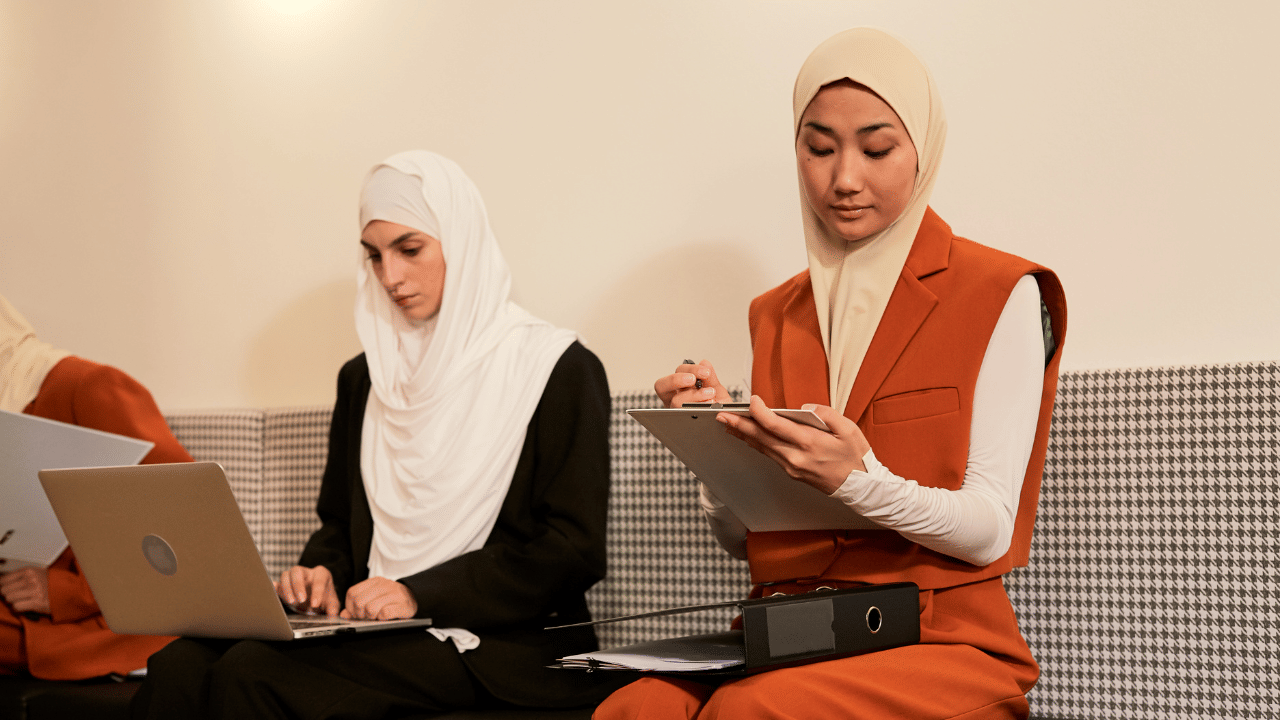 Kuwaiti women near equal workforce share, but average pay gap remains 26.7%