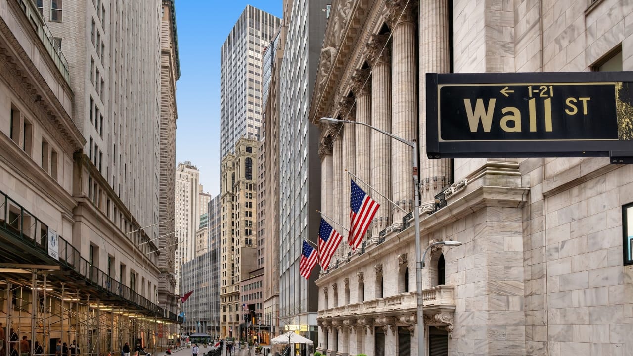 Wall Street poaching war: Citi, JPMorgan chase talent in hot job market