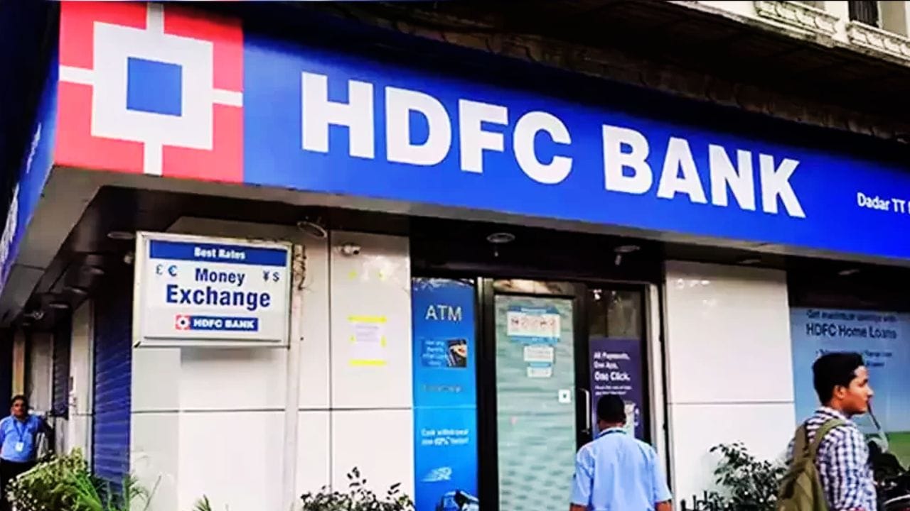 HDFC Bank cuts overall workforce by 3,343, but adds nearly 4,800 managers