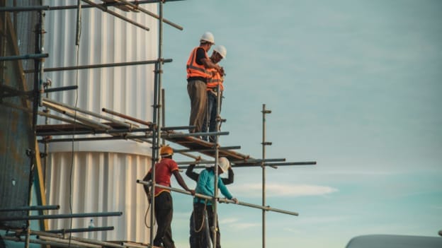 KSA HR ministry classifies expat work permits by skill levels, details here