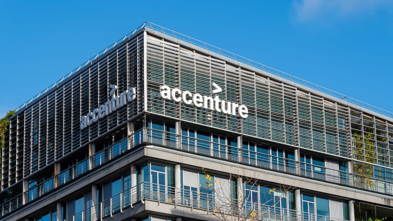 Despite exits, Accenture says headcount will grow in FY26