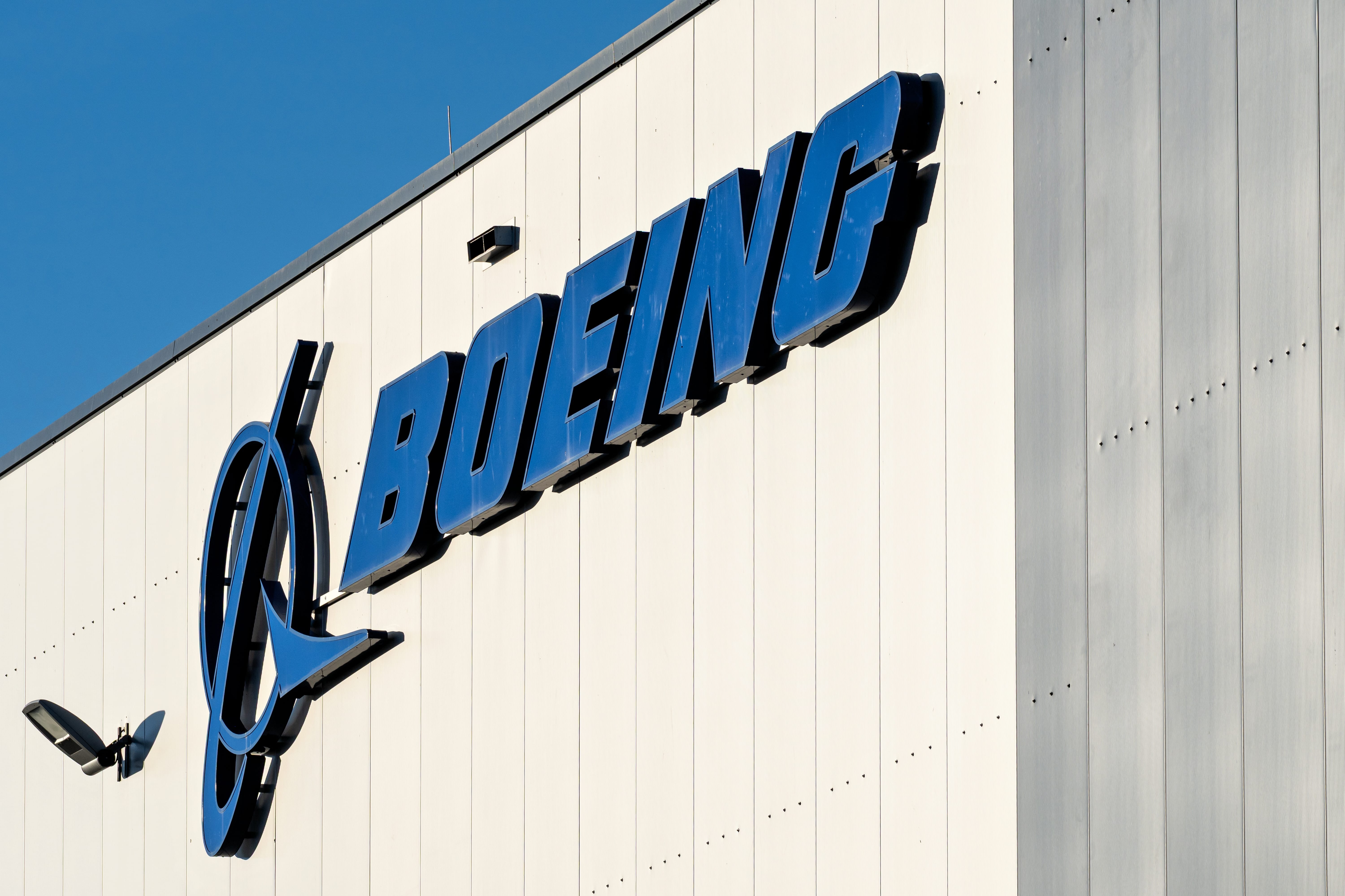 Boeing boosts weekly hiring as aerospace demand drives production expansion