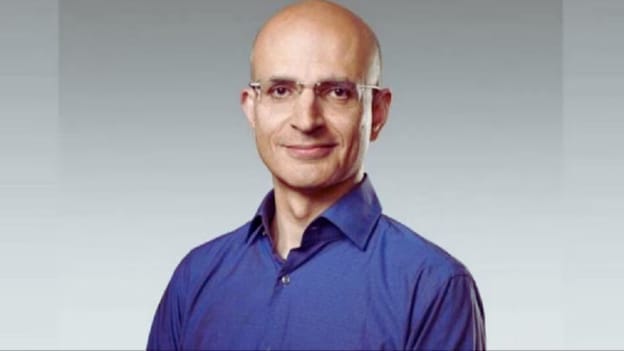Apple names Indian-origin Sabih Khan as Chief Operating Officer